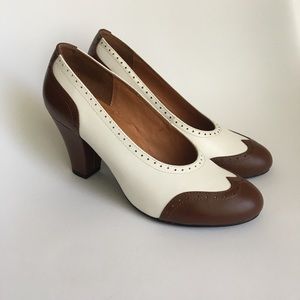 Royal Vintage or American Duchess Peggy Spectator